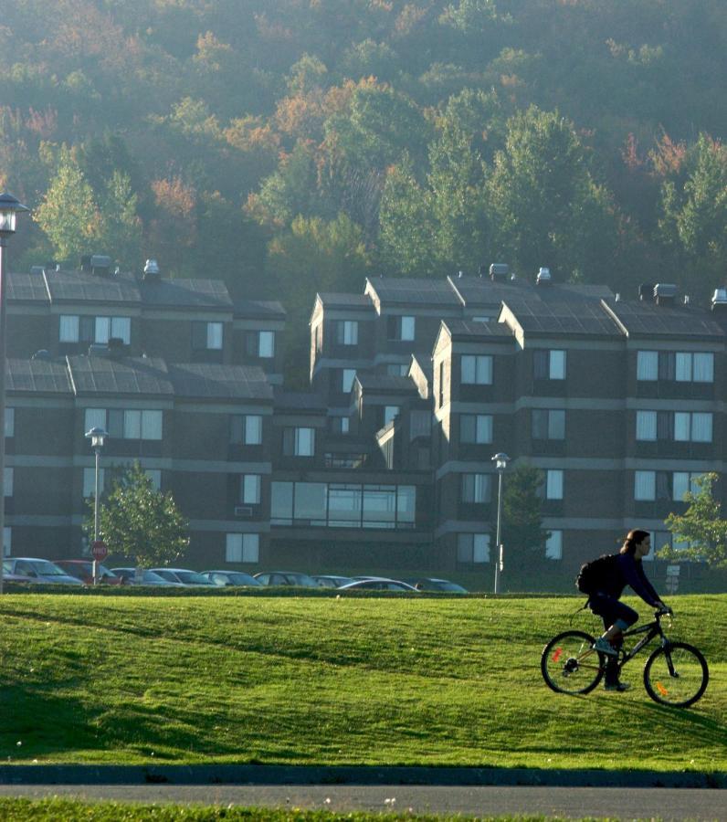 Au Campus-Hebergement Hotelier Universite De Шербрук Экстерьер фото
